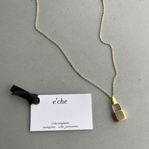 e’che originals simple small padlock necklace gold