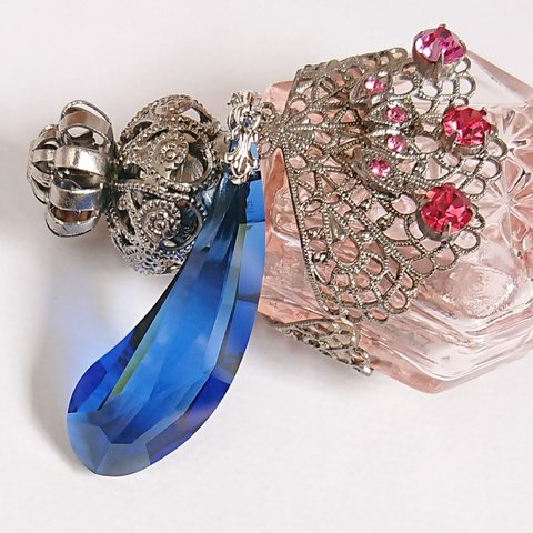 Fairy Wing ダークサファイアのネックレス／SWAROVSKI社製クリスタルガラス