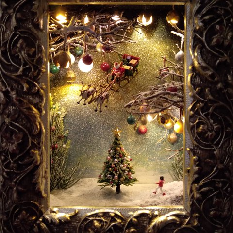 雪降る夜空に輝くサンタとトナカイ / Santa Claus & Reindeer Shining In the Snowy Night Sky◆ジオラマ・アート◆1点物 照明オブジェ◆クリスマス