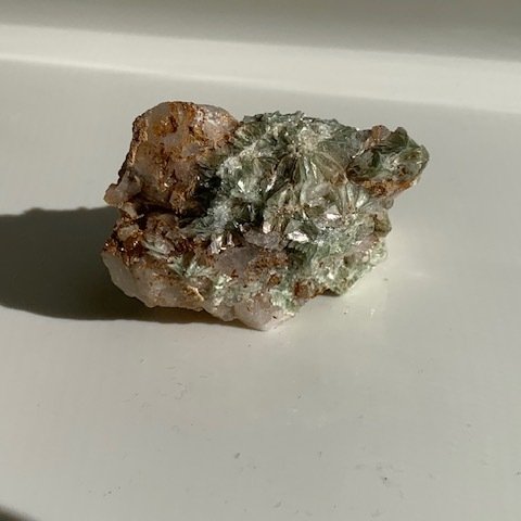 雲母を伴う蛍石 Fluorite with Muscovite 産地:アメリカ