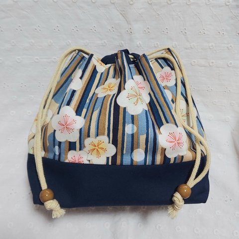 ハンドメイド、和柄、桜、ストライプ柄の巾着袋、巾着かばん、青、紺色