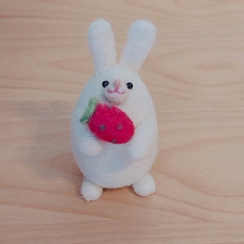 羊毛フェルト  たまごうさぎ🍓いちご🍓すき