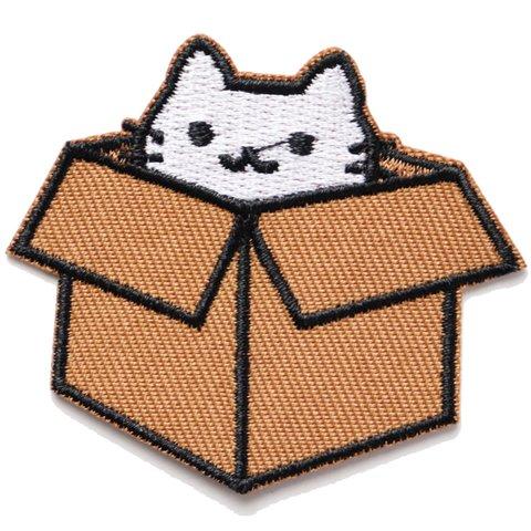 ワッペン 猫とダンボール箱 アイロン接着 かわいいネコ 刺繍パッチ 説明書（日本語）付き