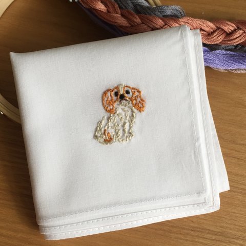 手刺繍コットンハンカチ（キャバリア　ブレンハイム）