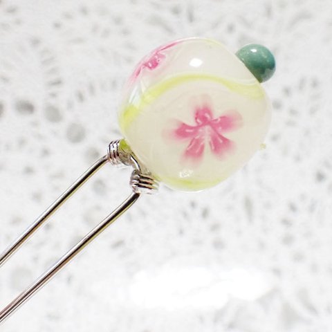 《かんざし＊桜のとんぼ玉　モスグリーンの小玉付　ガラス製》