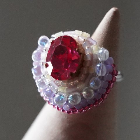 おしゃべりな指輪94 フリーサイズ　ビーズ刺繍のリング　ピンク　パープル