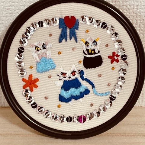 刺繍枠飾り　ねこと妖精