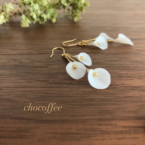 可憐な白い花のピアス/イヤリング 金具変更無料 フラワー