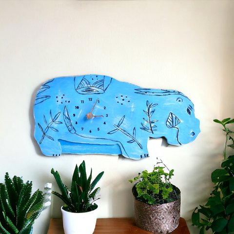 青いカバ「Hippopotame」の時計 木製 掛け時計