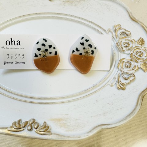 ダルメシアン×ベージュ　ピアス　イヤリング　