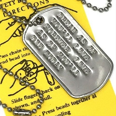 名言 DOGTAG 永遠に生きるつもりで夢を抱け.今日死ぬつもりで生きろ DP-052 USA 新品