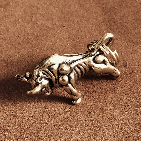 真鍮 牛 キーホルダー（小サイズ） 真鍮 うし 角 カウ バッファロー 闘牛 キーリング ストラップ 縁起物 干支 チャーム ペンダント 動物
