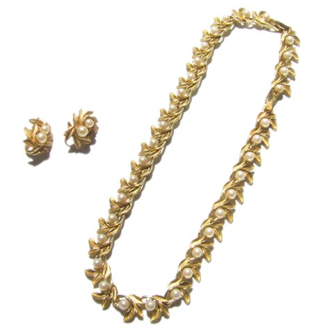 80s USA「AVON」vintage gold tone flower × leaf design necklace & earrings set