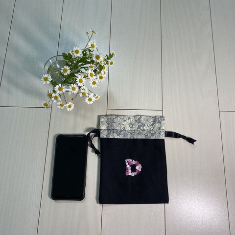 イニシャル  D　花刺繍　巾着袋