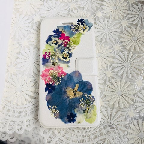 デルフィニウムの押し花スマホケース