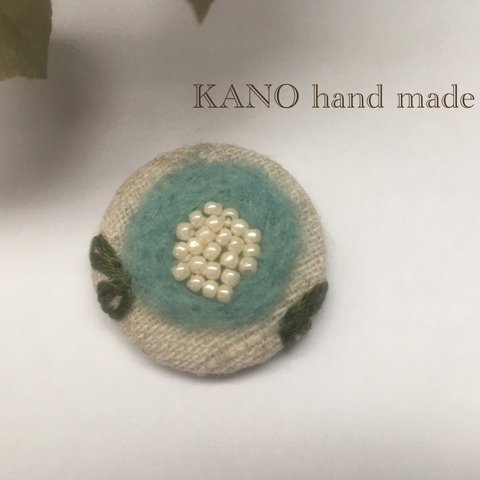 羊毛フェルト 刺繍 水色のお花のヘアゴム