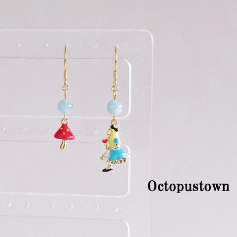 ♥｡♡Alice♡ﾟ♥ 海の精の宝物 アクアマリンとアリスとキノコのアシンメトリーピアス（ゴールドカラー）