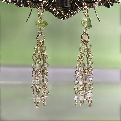 SALE!!Muscat Green chandelier ／14kgf pierce