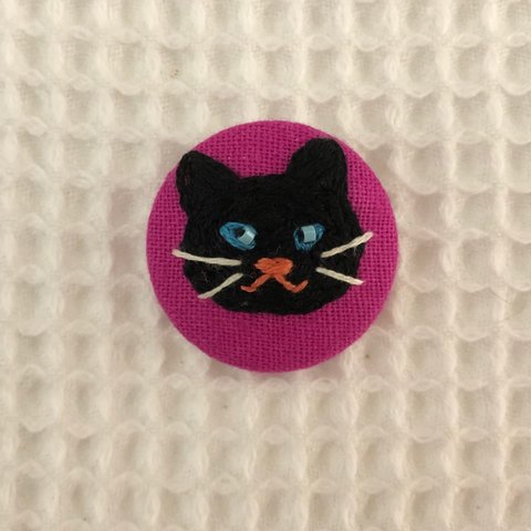 ] 直径3㎝ ビーズ刺繍の包みボタンヘアゴム ☆ねこ