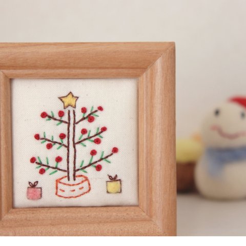 小さなクリスマスツリー☆刺しゅうで楽しむクリスマスの額♪