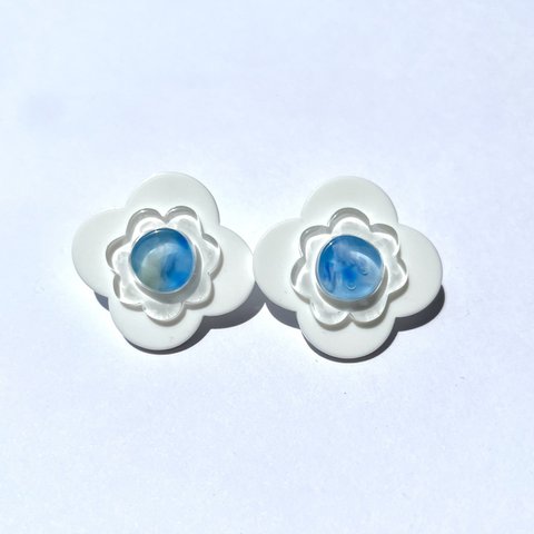 アクリル端材ピアス blue×white