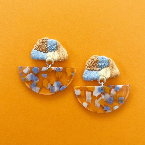 orange×blue刺繍ピアス