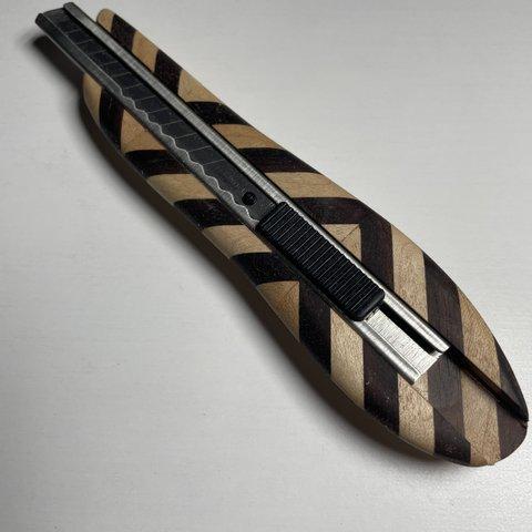 ギター材で作った木製スリムカッターナイフ～メイプル×ローズウッド　ストライプ