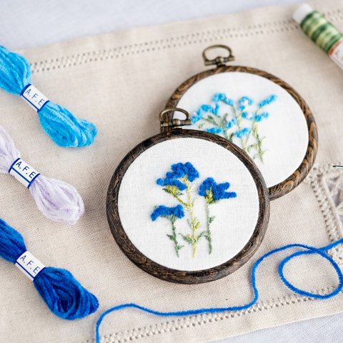 スターチスの花刺繍の制作キット【Art Fiber Endoのモール刺繍糸でつくる花刺繍