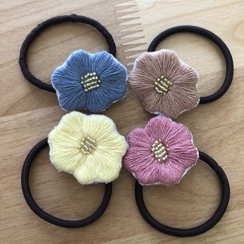 北欧風＊刺繍で出来たかわいいお花のヘアゴム