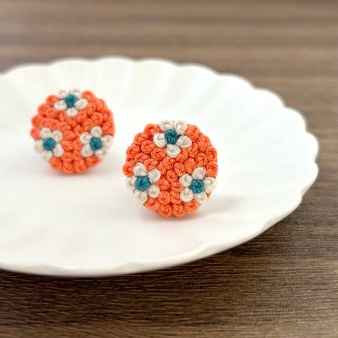 小花柄 刺繍ピアス/イヤリング【オレンジ】