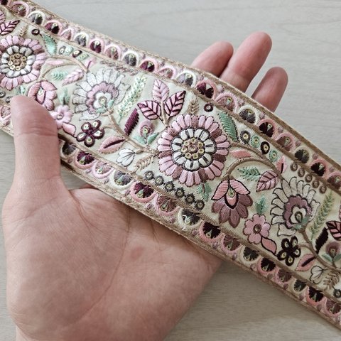 〖50cm〗インド刺繍リボン  <商品No.561 ピンク × ホワイト>