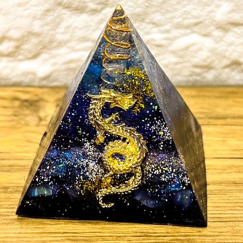 ゆりゴナイトⓇ ピラミッドオルゴナイト 【宇宙空間を上昇するゴールドドラゴン】