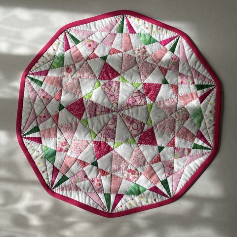 10角形のキルトマット(ピンクにグリーン)