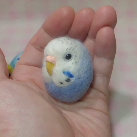 セキセイインコ  ライラックオパーリン ☆マグネット/ブローチ どちらか選択   鼻の色選択可能  羊毛の小鳥  受注作成