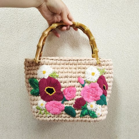 お花刺繍のハンドバッグ