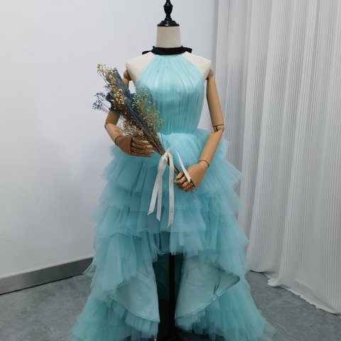 カラードレス 薄青 ホルターネック 柔らかく重ねたチュールスカート フィッシュテール デザイン感 結婚式