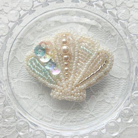マーメイドの貝殻ブローチ (a)