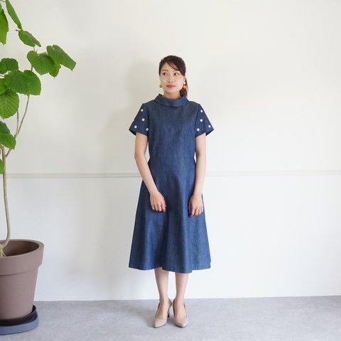 ＼値下げ30％／マーガレット刺繍のデニムワンピース（ブルー）36,38