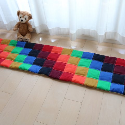 42cm×186cm　リネンのパッチワークマット　レインボーカラー