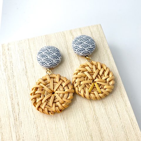 手染め pierced earrings 釦+　青海波 籐茶