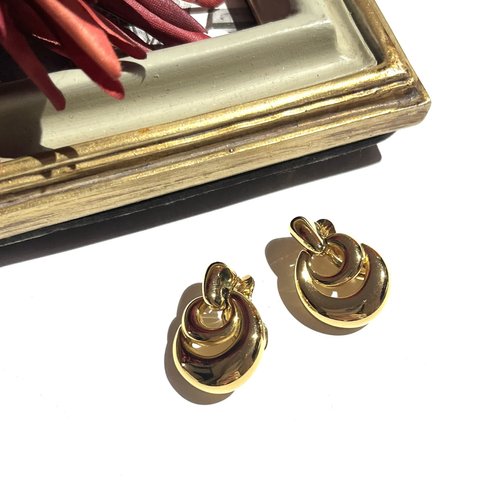 0984 90sVINTAGE EARRING Monet  モネ　WサークルゴールドGDヴィンテージ　イヤリング　アンティーク  クラシカル　花　フラワー　大ぶりフォーマルカジュアル　ビジュー結婚式