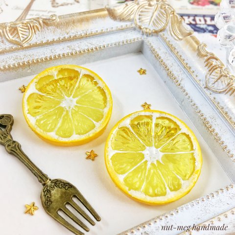 輪切りレモンのブローチ(Lemon brooch/スイーツデコ/フェイクスイーツ/フェイクフード/食品サンプル/レジン)