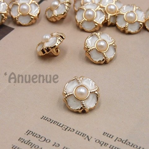 ミニメタルボタン10mm【 Pearl Flower / White 】3個