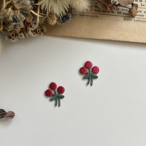 赤い実/ 2枚セット/刺繍アイロンワッペン
