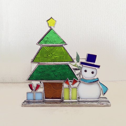 クリスマスツリー　雪だるま　プレゼント2つ　ステンドグラス