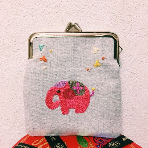 《受注製作》ゾウと遊べば(刺繍、がま口)