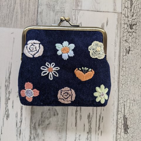 お花の手刺繍がまぐち👛ポーチ！　送料無料！