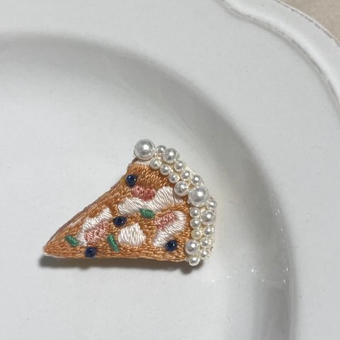 ピザ🍕刺繍ブローチ☻︎オリーブ