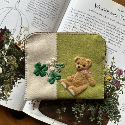 🧸felt  de patchworkテディベアとクローバーのポーチ🍀