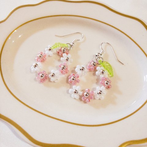 葉桜の花冠ピアス